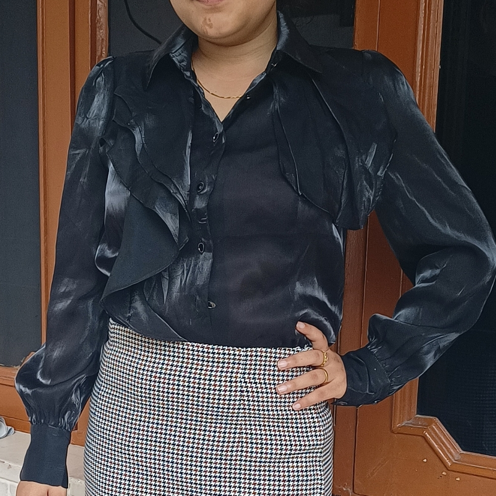 Satin silk blouse🖤 - Picture 7 of 7